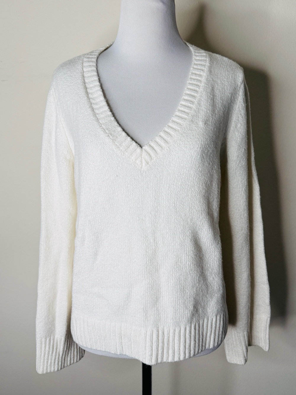 LOFT Crean Soft Knit Ribbed Trim V-Neck Sweater NWT M